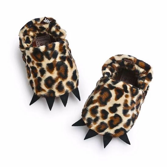 Chaussons bébé léopard MonstroDoux™ au design animalier tendance, parfaits pour garder les petits pieds au chaud