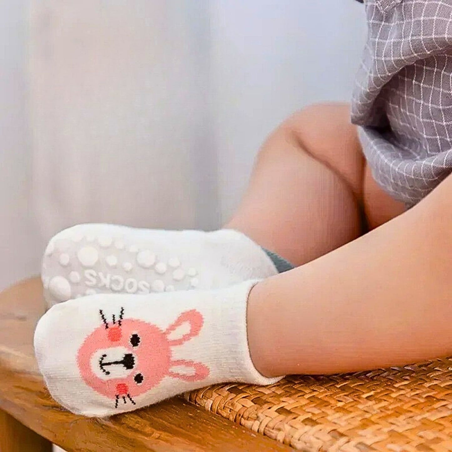 Chaussette antidérapante bébé Stepy™ motif lapin – maintien et douceur pour premiers pas