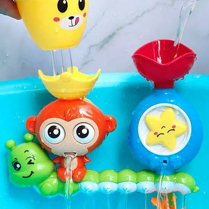 Le jouet de bain enfant en fonction avec l'écoulement d'eau dans une baignoire