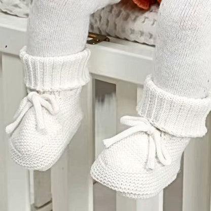 Chaussons bébé tricotés neige blancs éclat pour petits pieds