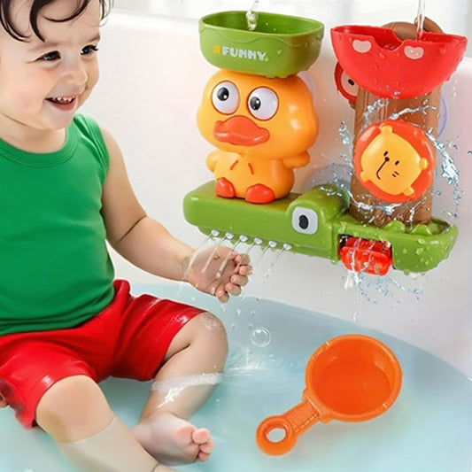 Enfant content qui joue avec son jouet de bain et donne des fontaines d'eau